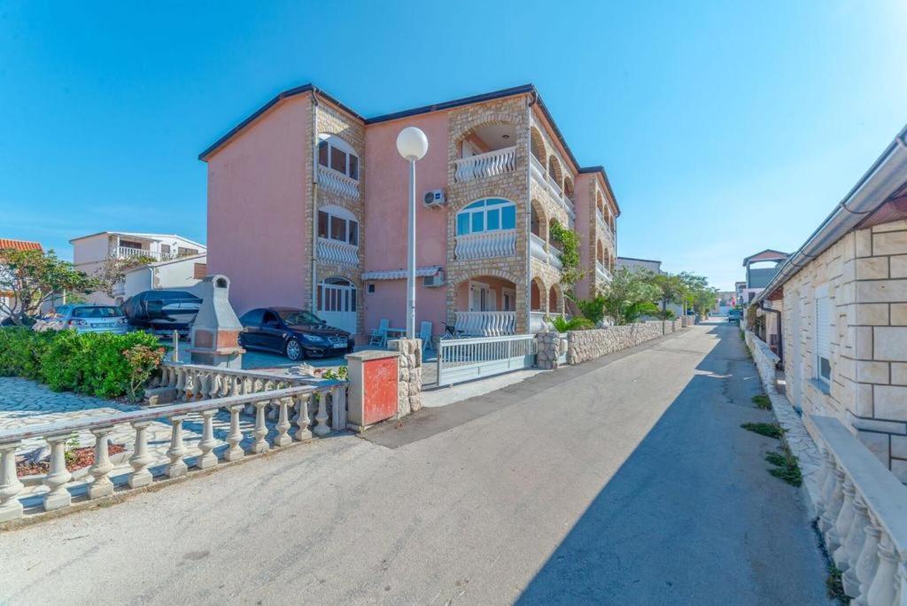 Apartmani Ivanic Vir Eksteriør bilde