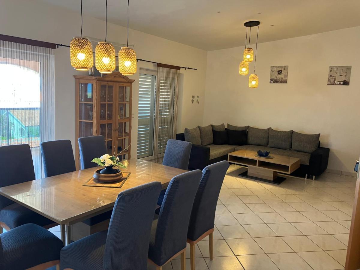 Apartmani Ivanic Vir Eksteriør bilde